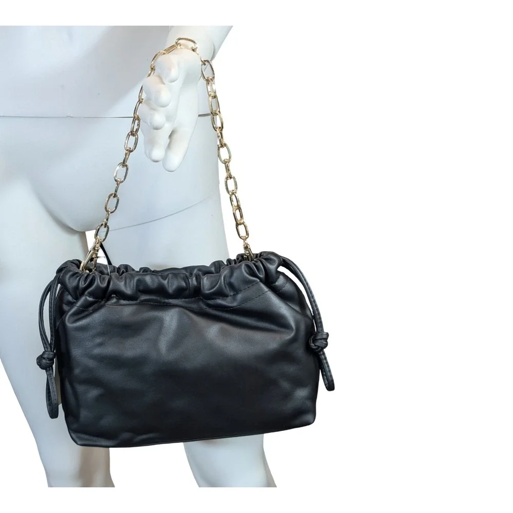⭐B5 Universal Thread Women's Black Clutch Sack Gold Chain Removable Handle. NWT